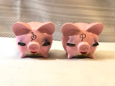 Vtg. Arrow Salt and Pepper Shaker pigs