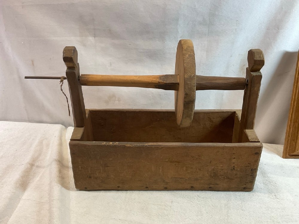 Primitive Antique Spinning Wheel (1 of 5)