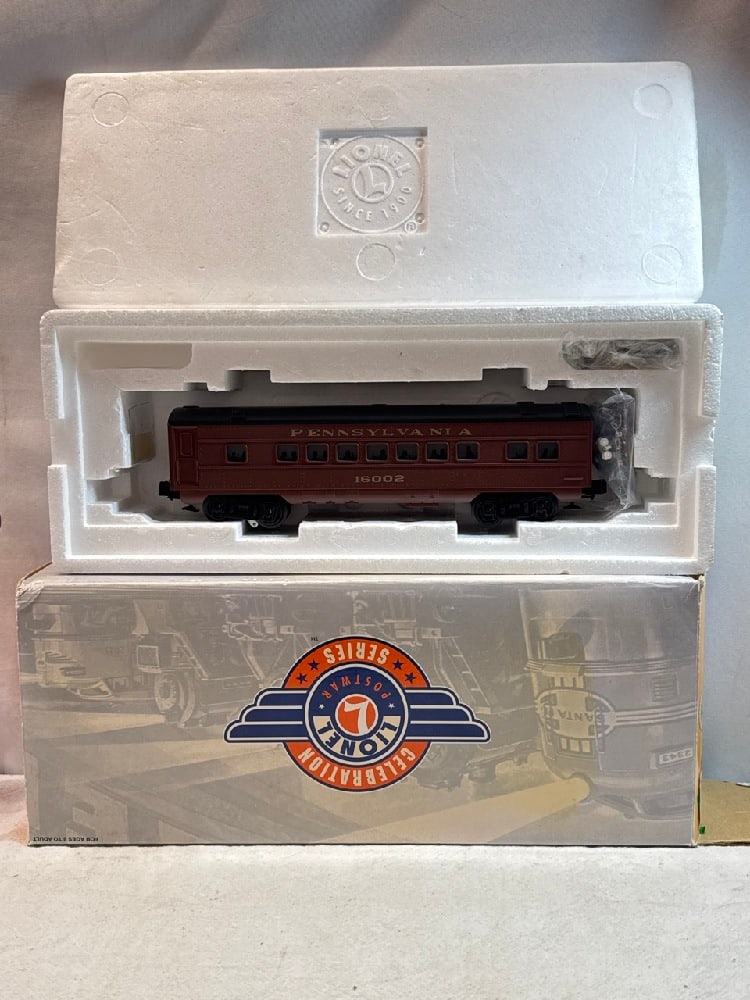 Lionel Pennsylvania Railroad Passenger Car 16002 in 2360 Pennsylvania GG-1 Box (1 of 4)