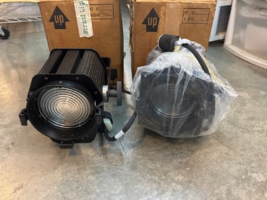 2 1KW 6?? Fresnelite Theatre Strand Spot Lights