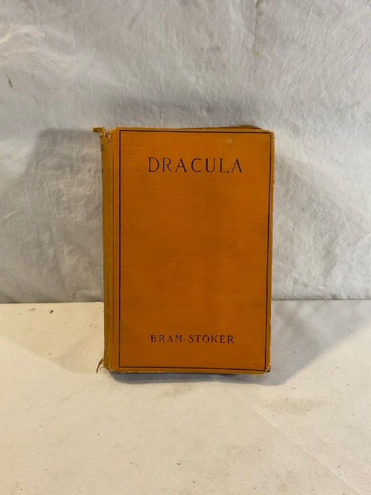Vtg. Dracula Book by Bram Stoker: Vtg. Dracula Book by Bram Stoker - Copyright 1897