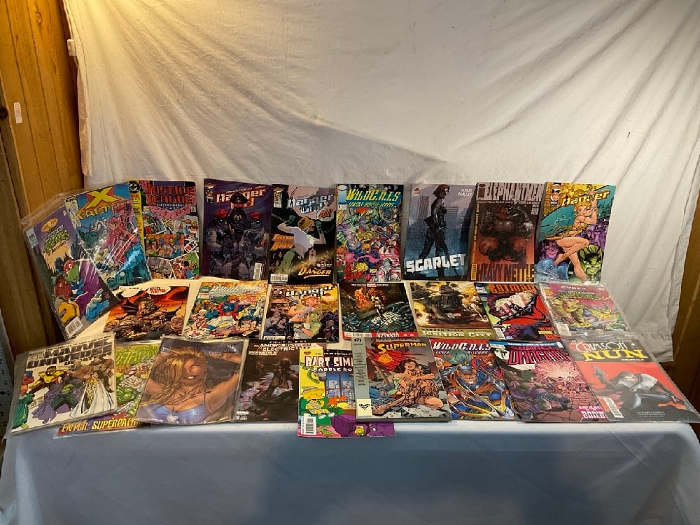 Large lot Vintage Comic Books: Large lot Vintage Comic Books including Ninja Turtles, Justice League, Wild Cats, scarlet, Danger Girl and More