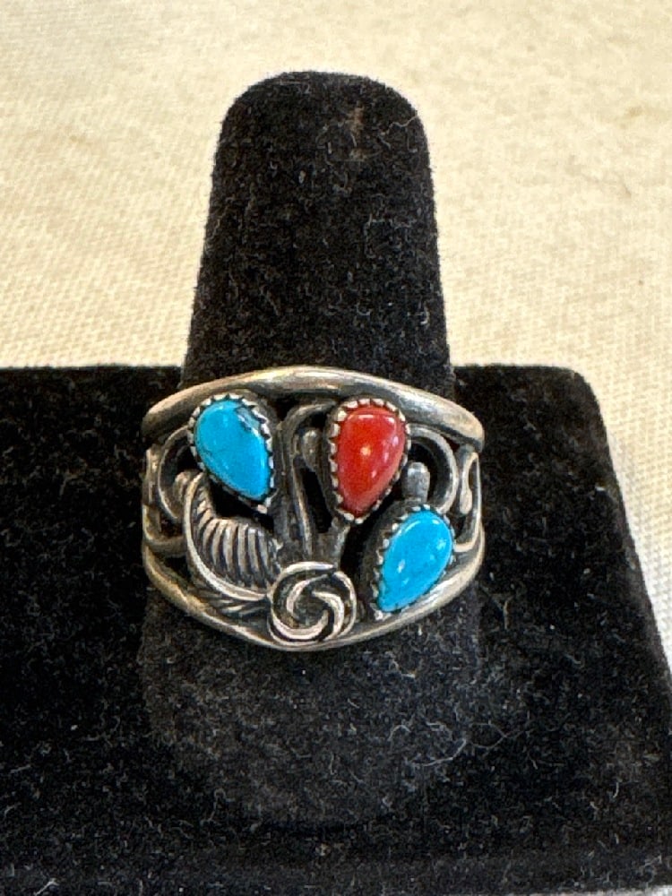 Vtg. Navajo Sterling Ring Featuring Turquoise & Coral Stones: Vtg. Navajo Sterling Ring Featuring Turquoise & Coral Stones Sz.9 ~ 5.1 Total Grams