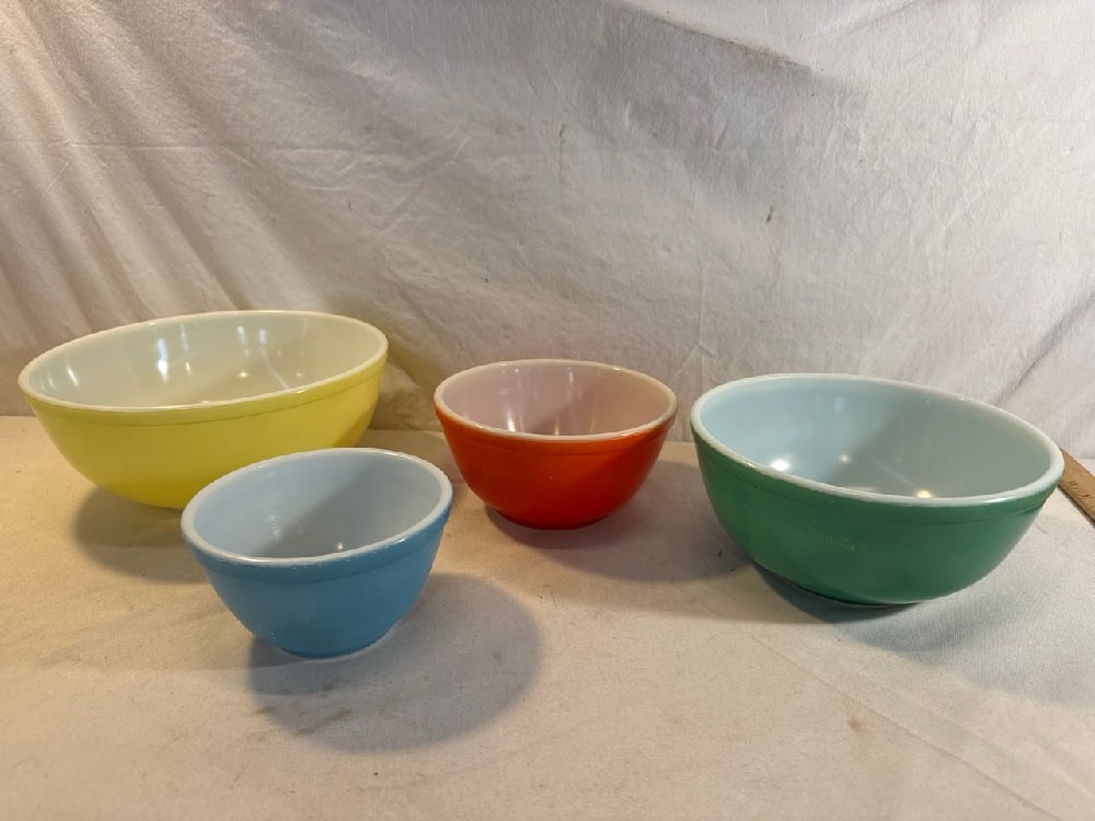 Vtg. Primary Colors Nesting Mixing Bowls (1 of 10)