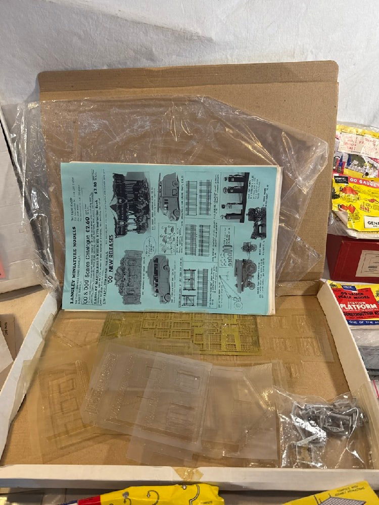 Vtg. Train model Kits - 2