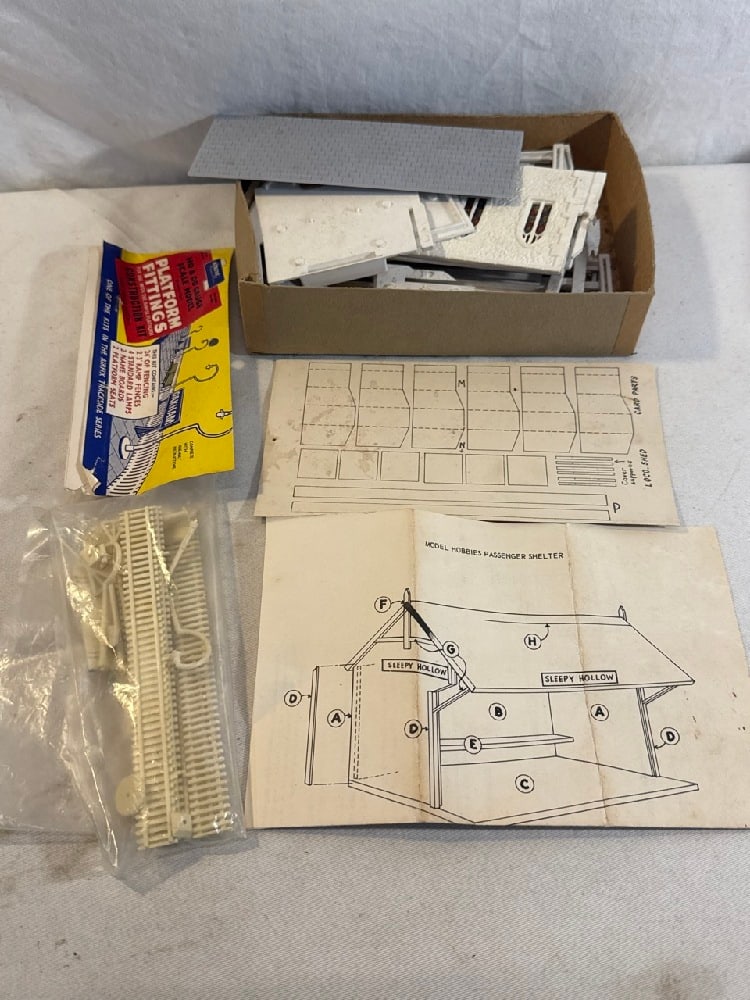 Vtg. Train model Kits - 6