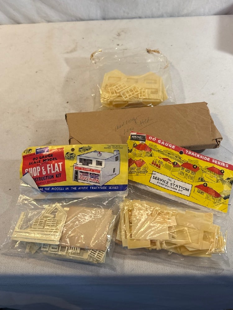 Vtg. Train model Kits - 7