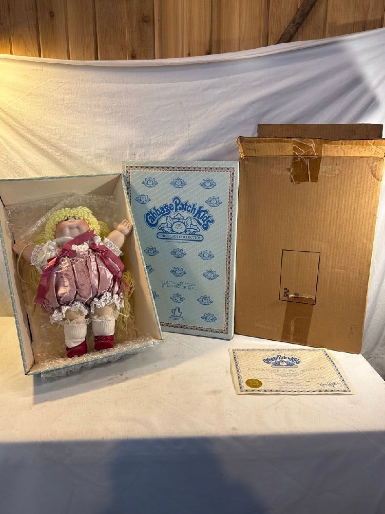 Vtg. 1985 Porcelain Cabbage Patch Doll (1 of 9)