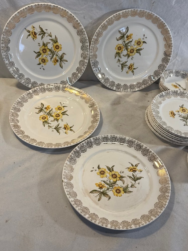 King Quality Fine Dinnerware Set - 3