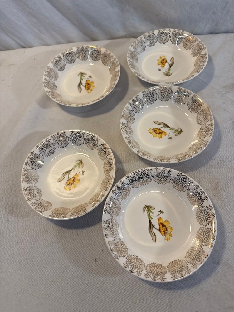 King Quality Fine Dinnerware Set - 5