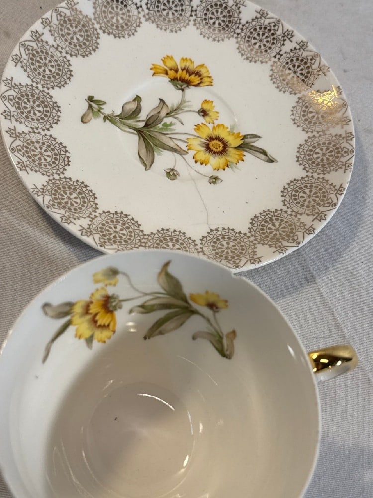 King Quality Fine Dinnerware Set - 7