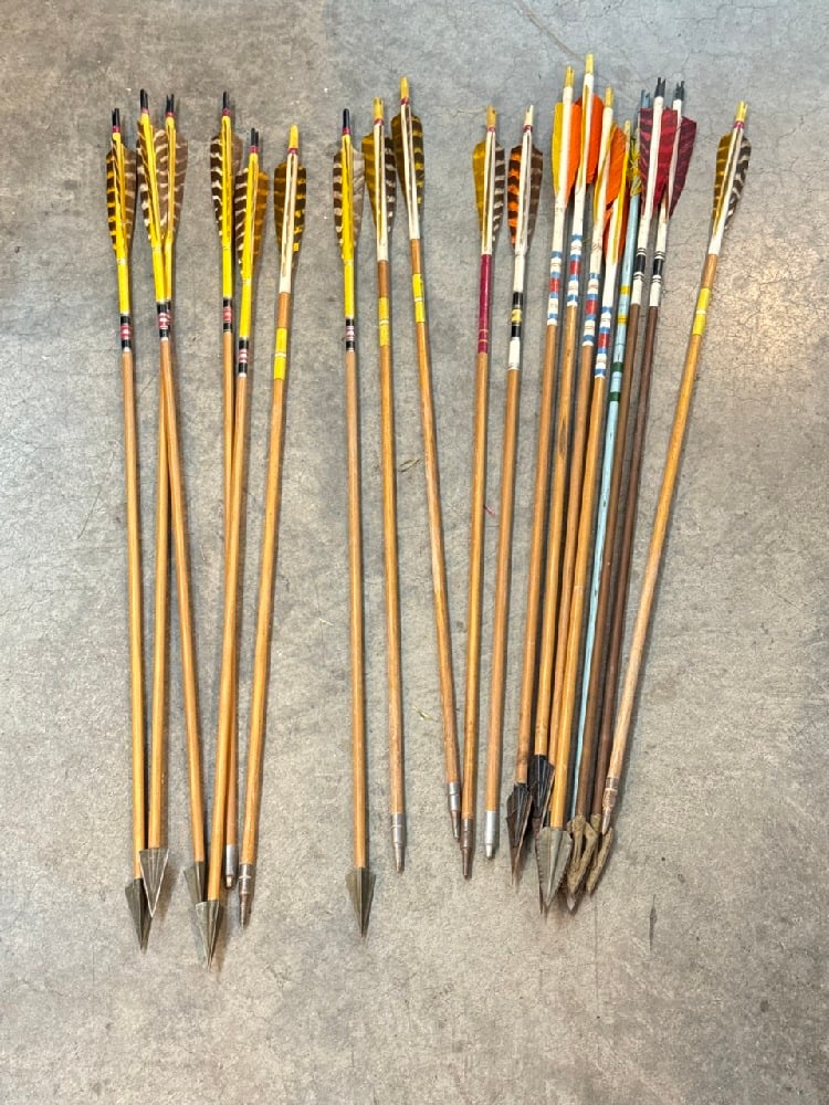 Vtg. Wooden Arrows: Vtg. Wooden Arrows