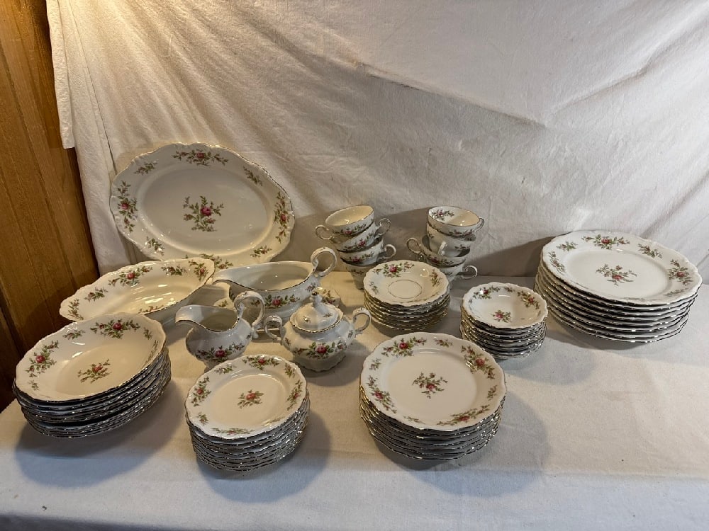 Johann Haviland Moss Rose Pattern Table Set: Johann Haviland Moss Rose Pattern Table Set - 8) 10” Plates, 7) 8” Plates, 8) 6 1/4” plates, 8) 5” Bowls , 8) 7 1/2” bowls , 8 teacups, 7 Saucers , Gravy boat, Creamer/Su
