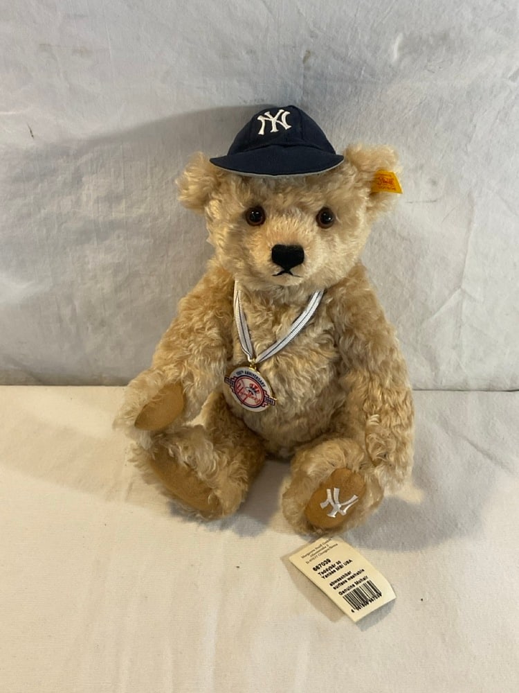 New York Yankees Steiff Teddy Bear: New York Yankees Steiff Genuine Mohair Teddy Bear With Tags