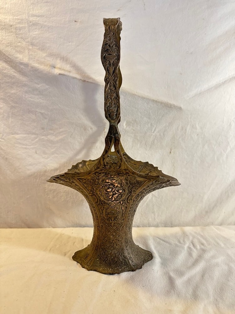 Antique Wedding Basket “E.G.W&S?? Cherub Angels: Antique Silver Plate Wedding Basket “E.G.W&S” Cherub Angels - See Photos for condition