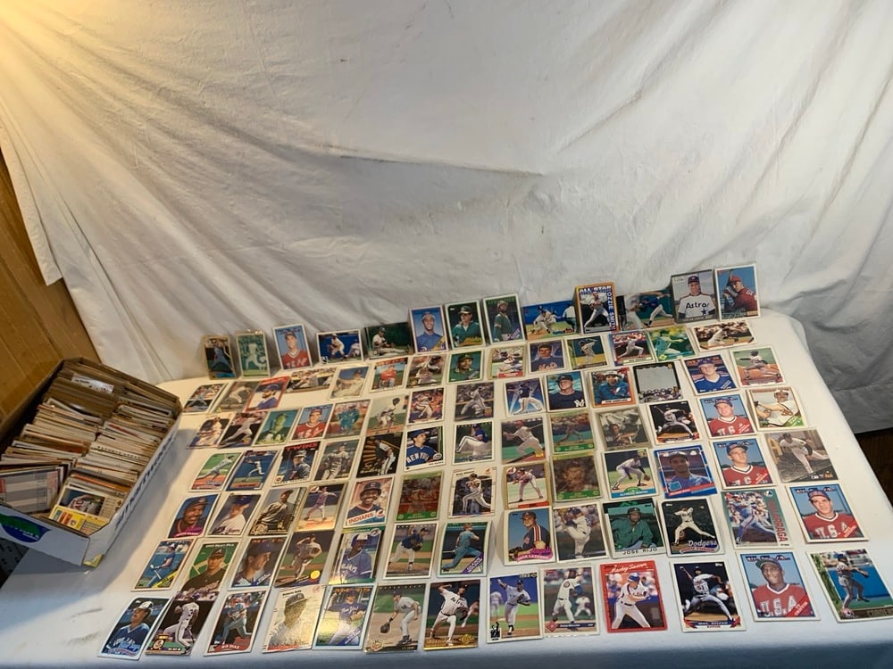 Large Lot Vintage Baseball Trading Cards: Large Lot Vintage Baseball Trading Cards