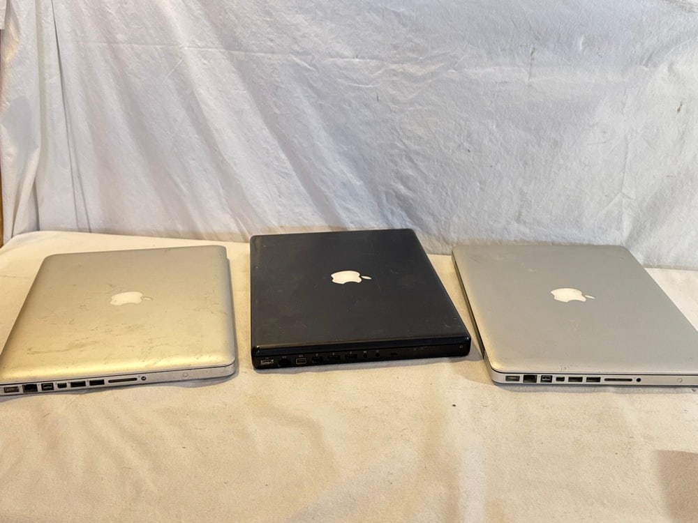 Apple Laptop Computers - 10