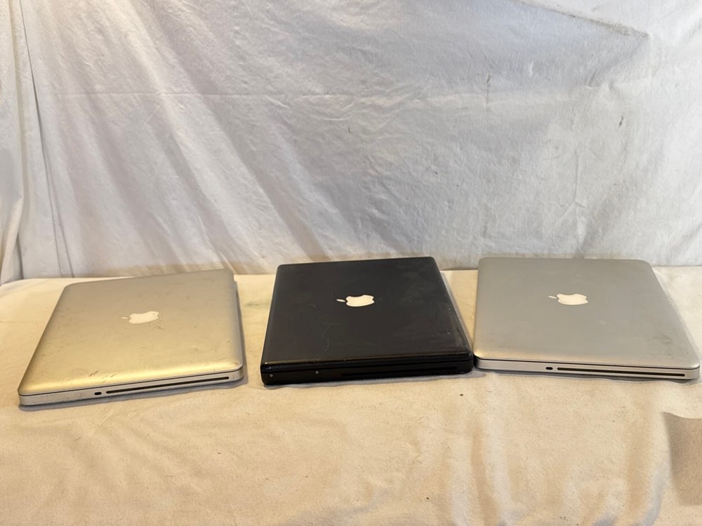Apple Laptop Computers - 11