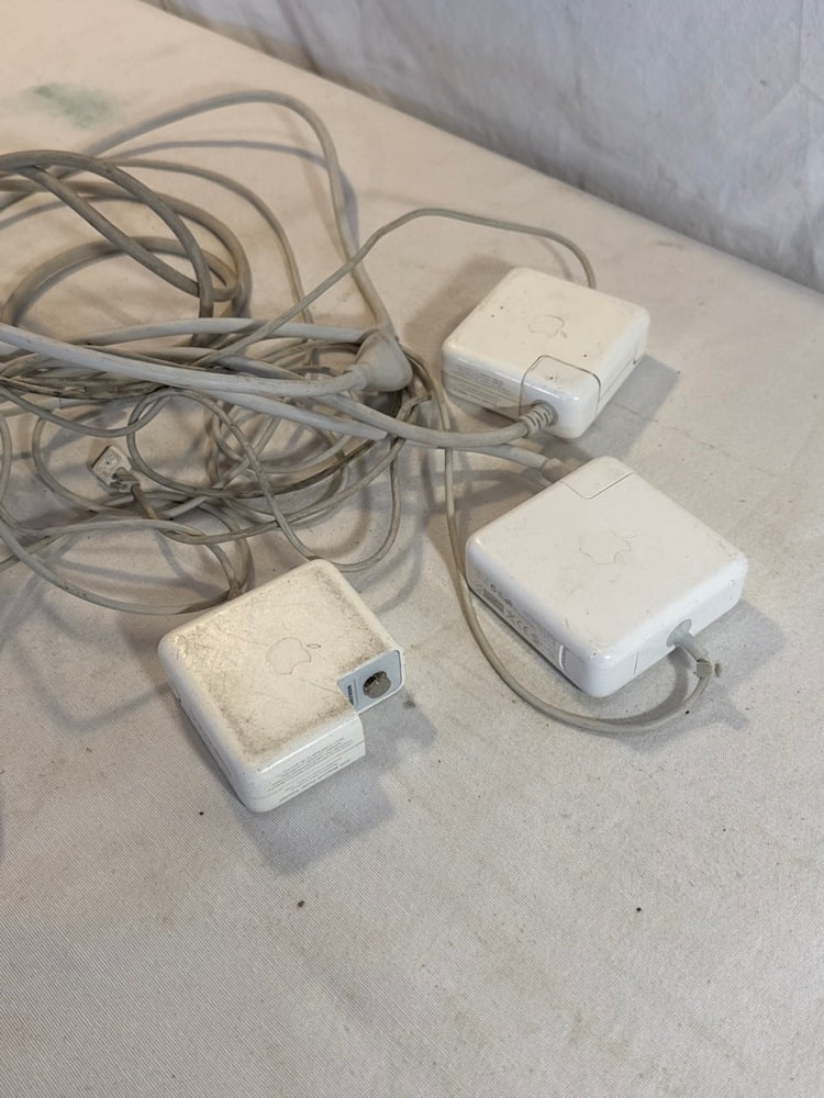 Apple Laptop Computers - 12