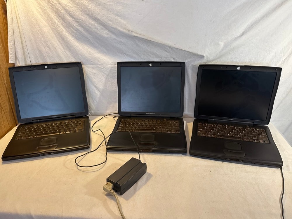 Apple Laptop Computers - 6