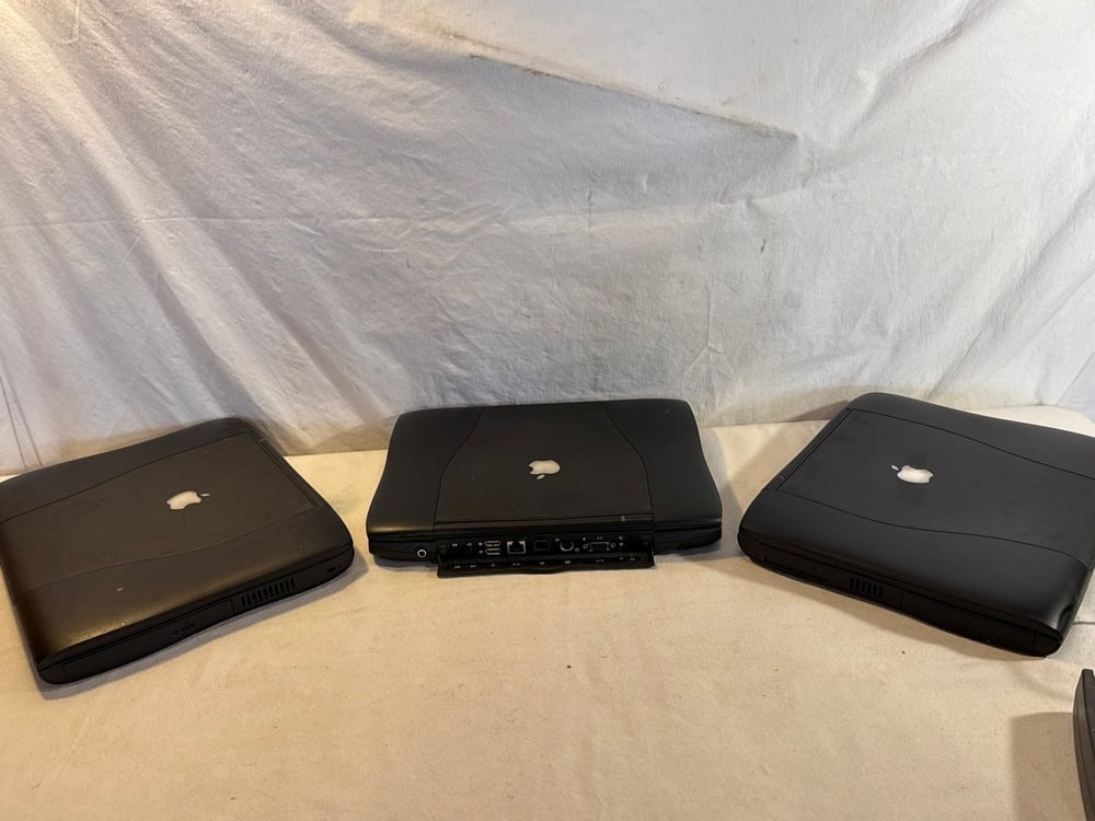 Apple Laptop Computers - 7