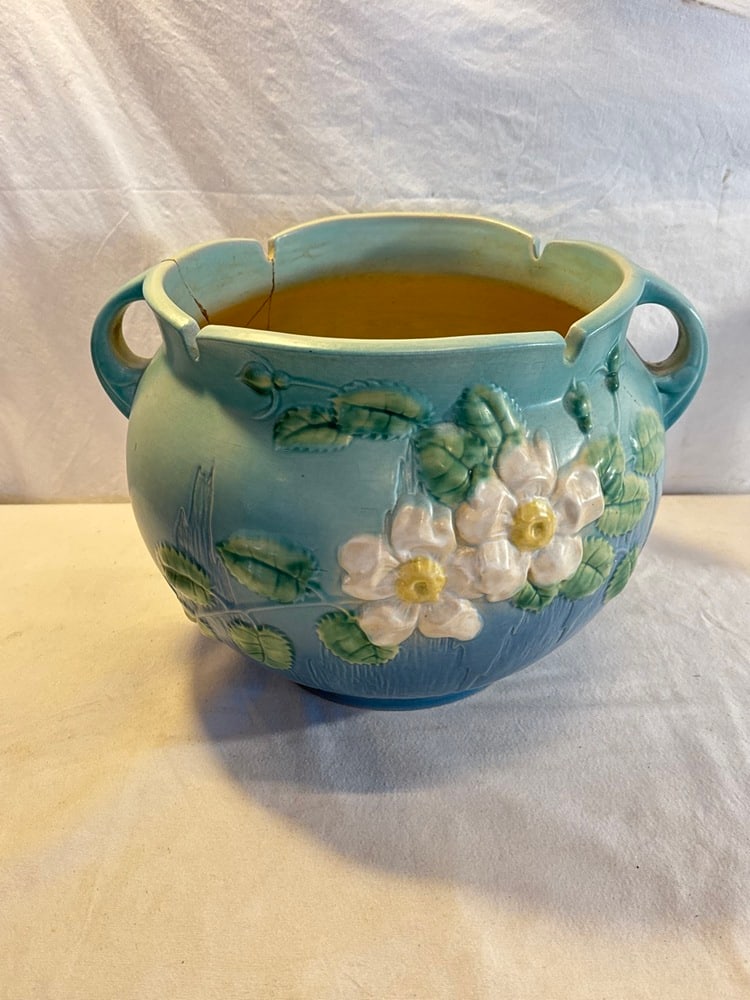 Vtg. Roseville Pottery “White Rose?? Pattern Jardiniere /Planter: Vtg. Roseville Pottery “White Rose” Pattern Jardiniere /Planter ~ See Photos For Condition ~ 10 1/4” tall x 11” Round