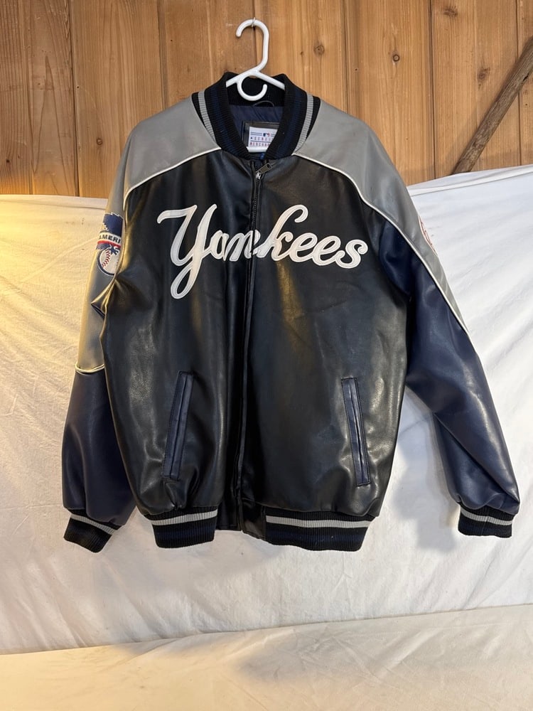 Vtg. 90’s Genuine Merchandise New York Yankees All Leather Varsity Jacket (1 of 8)