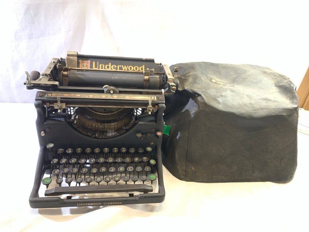 Antique Underwood Standard Typewriter (1 of 7)