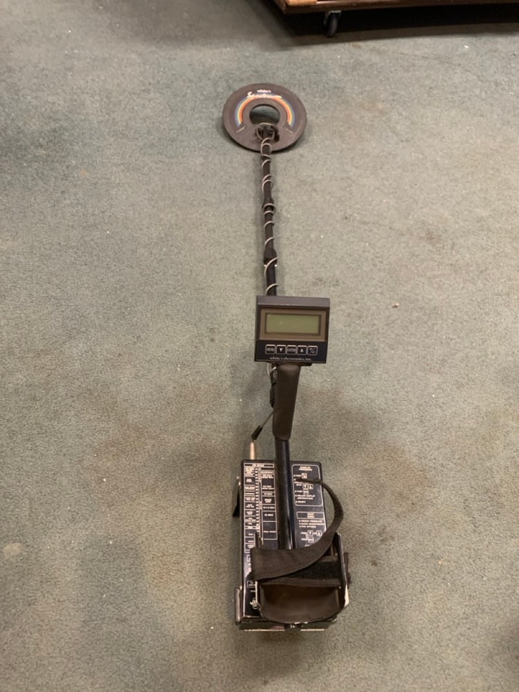 Whites Spectrum XLT Metal Detector: Whites Spectrum XLT Metal Detector - Untested / Needs Charging Cable