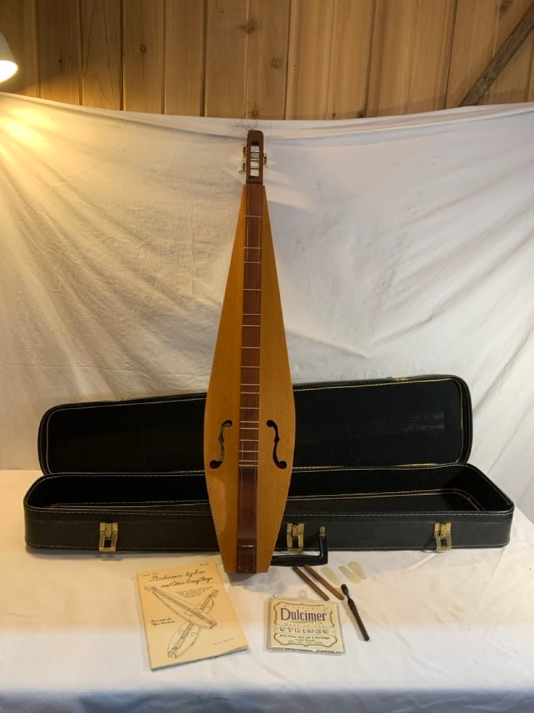 Teardrop Shaped Appalachian Mountain Dulcimer: Teardrop Shaped Appalachian Mountain Dulcimer with carry case