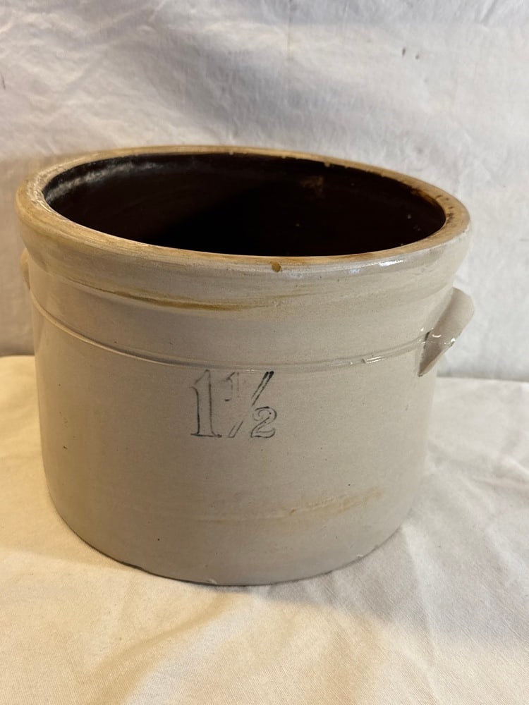 Antique 1 1/2 Gallon Stoneware Crock: Antique 1 1/2 Gallon Stoneware Crock- 10” Round. 7.5” T