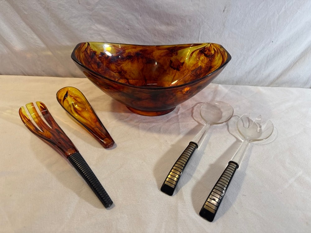 MCM Tortoise She’ll Acrylic Salad Bowl Set: MCM Tortoise She’ll Acrylic Salad Bowl Set- 1 Handle Missing
