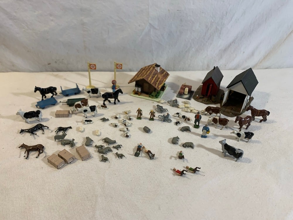 Britains Farm Figures & Accessories: Britains Lead Farm Figures & Accessories