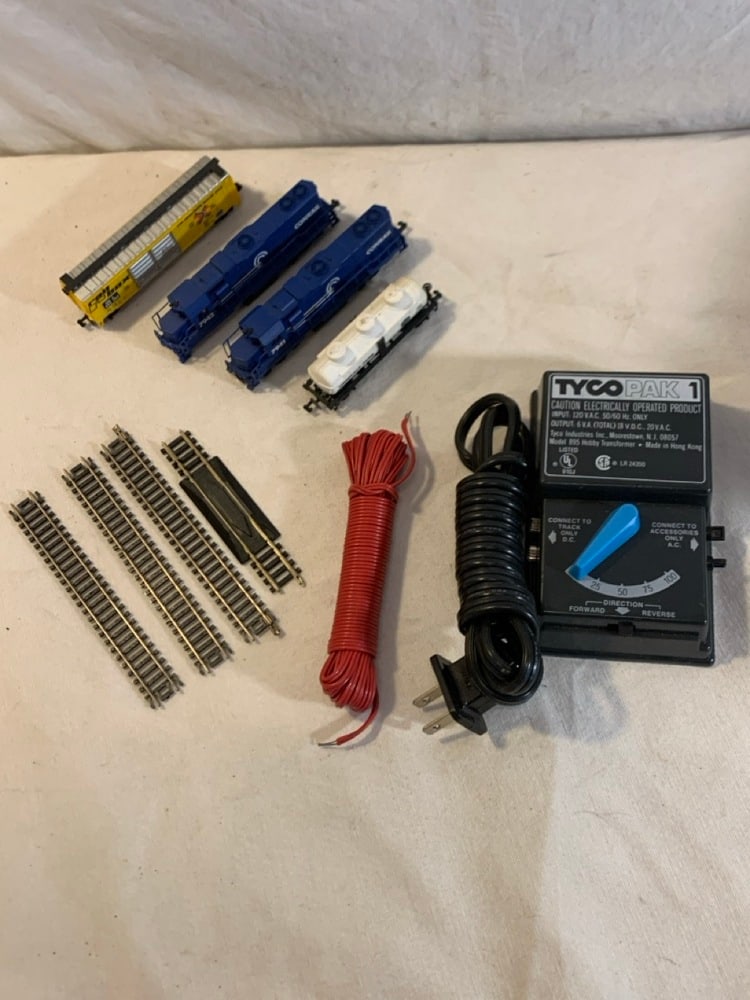 Tyco Transformer, Conrail Locomotives, Wiring and Tracks (1 of 5)