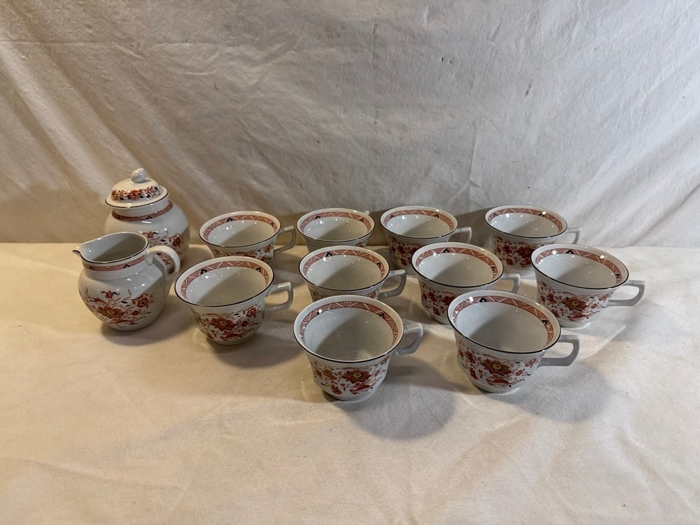 Vtg Wedgewood Kashmar Dishes: Vtg Wedgewood Kashmar Dishes- Creamer, Sugar, & 10 Cups