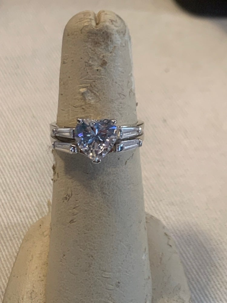 Avon Sterling Silver Heart Shaped CZ And Guard Ring Set: Avon Sterling Silver Heart Shaped CZ And Guard Ring Set~ Sz 6 ~ 4 Total Grams