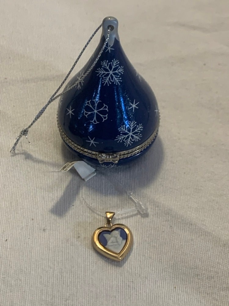 10kt Cameo Angel Pendant: 10kt Cameo Angel Pendant - 1” Pendant ~ 1.7 Total Grams