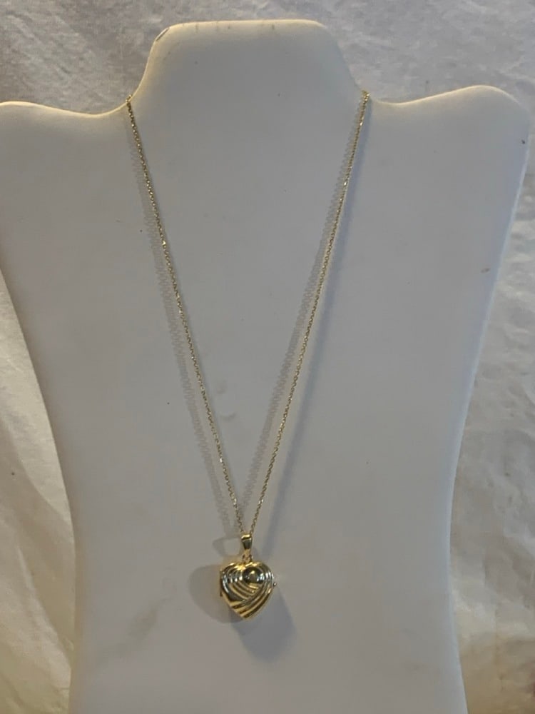 14 Kt Gold Italy Heart Locket Necklace (1 of 8)