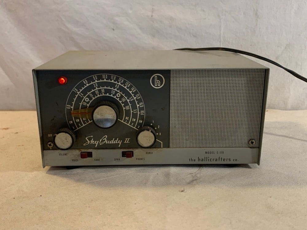 Vtg. Hallicrafters S-119 Sky Buddy II Shortwave Receiver: Vtg. Hallicrafters S-119 Sky Buddy II Shortwave Receiver - Powers on