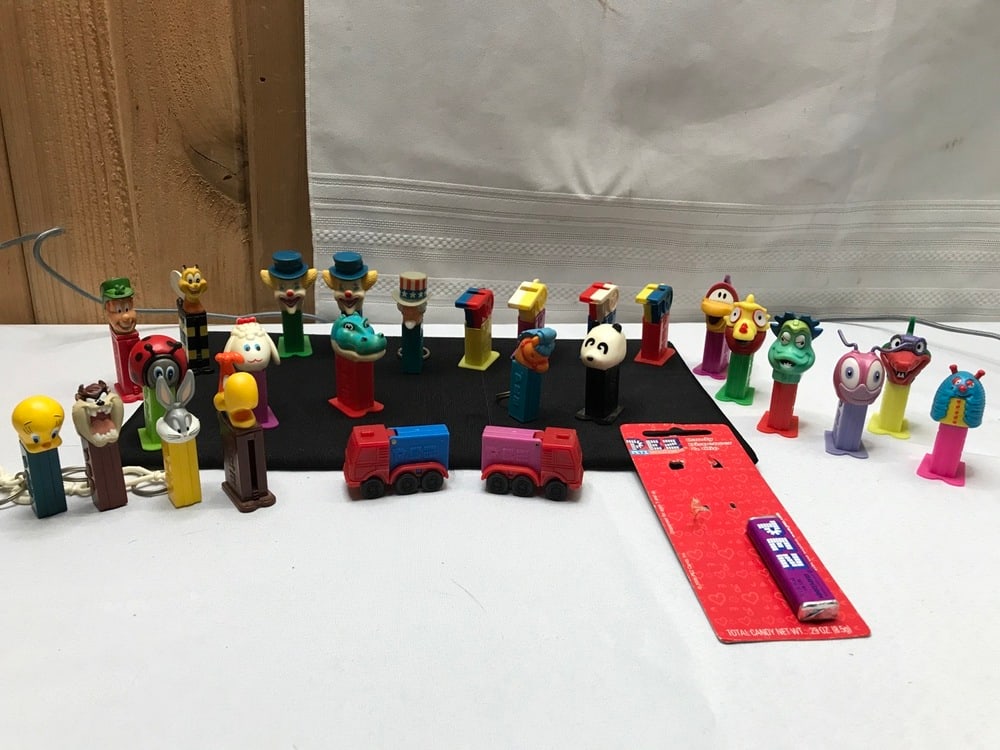 Mini 1999- 2001 Pez Dispenser Lot: Mini 1999- 2001 Pez Dispenser Lot Including 1998 Uncle Sam/Warner Brothers/Whistles/Dinosaurs/Uncle/Lucky Charms/Honey Nut Cheerios/Trucks