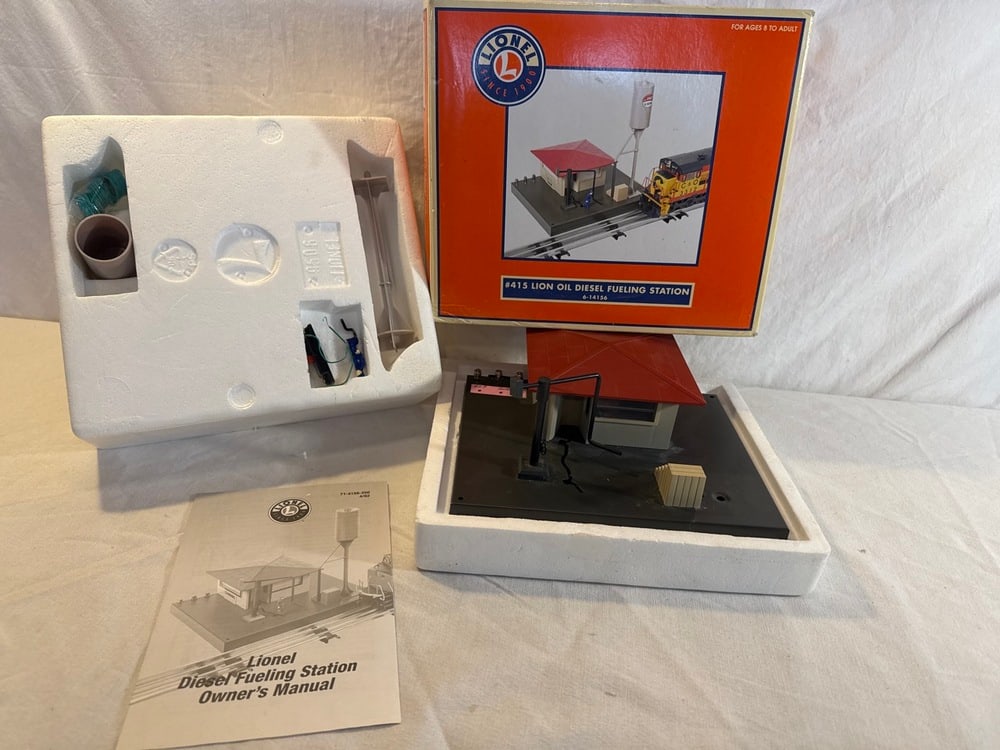 Lionel Fueling Station (1 of 4)