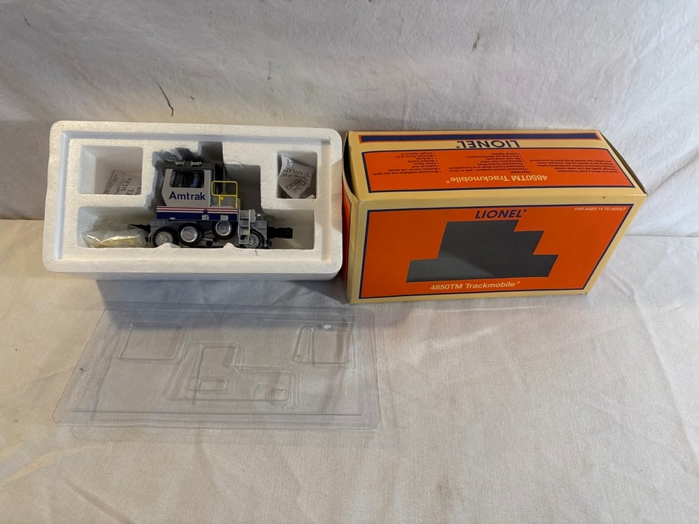 Lionel Trackmobile: Lionel 4850 TM Amtrak Trackmobile
