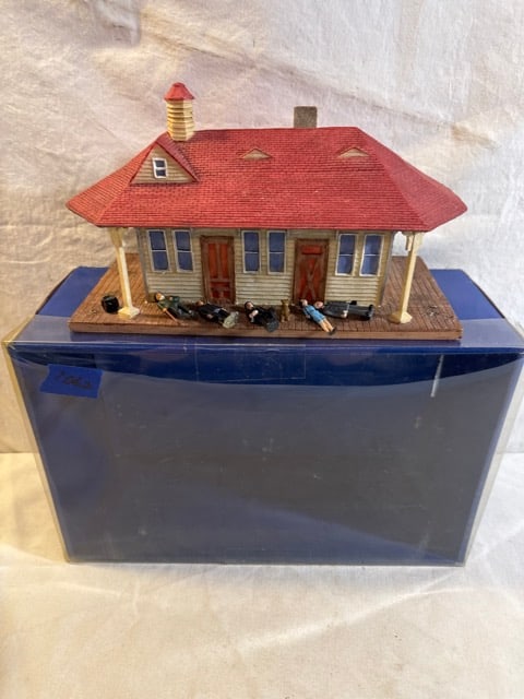 Depot Train building O Scale: Concord Minitures Depot Train building O Scale