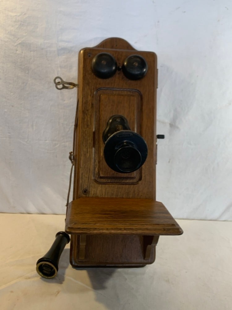 Antique Western Electric Telephone (1 of 9)
