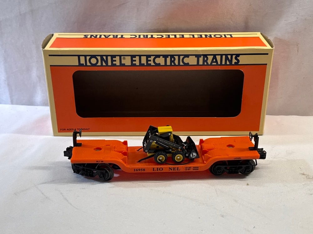 Lionel Flatcar With Ertl New Holland Loader: Lionel Flatcar With Ertl New Holland Loader 6-16958