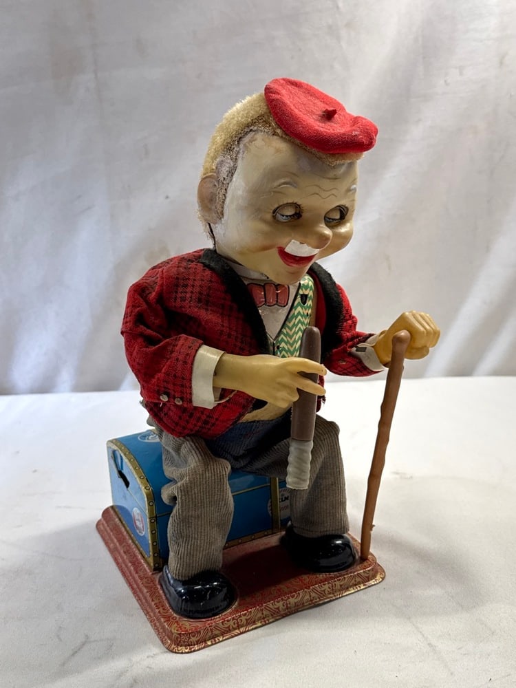 Vtg. 1950’s Smoking McGregor Battery Operated Tin Toy: Vtg. 1950’s Smoking McGregor Battery Operated Tin Toy