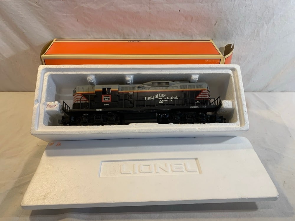 Lionel GP-9 Diesel Locomotive: Lionel Chicago Burlington & Quincy GP-9 Diesel Locomotive