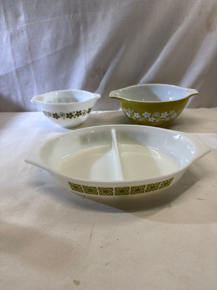 Vtg. Pyrex Dishes: Vtg. Pyrex Dishes including Verde Green Square Flower Divided Dish, 1 1/2 Pt. And 1 1/2 Qt. Crazy Daisy Bowls