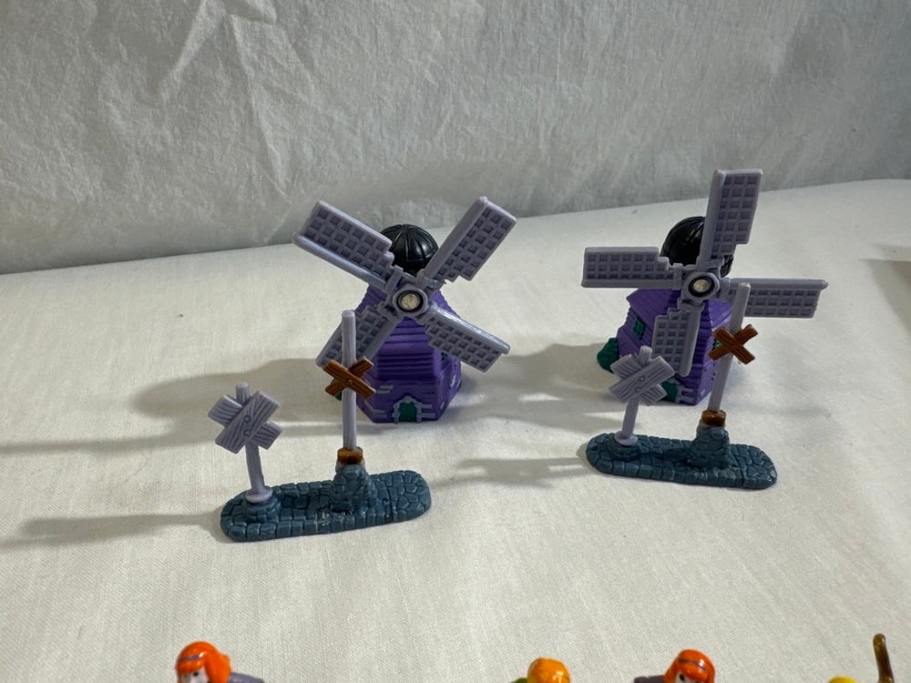 2- 1999 Scooby Doo Train Set - 9