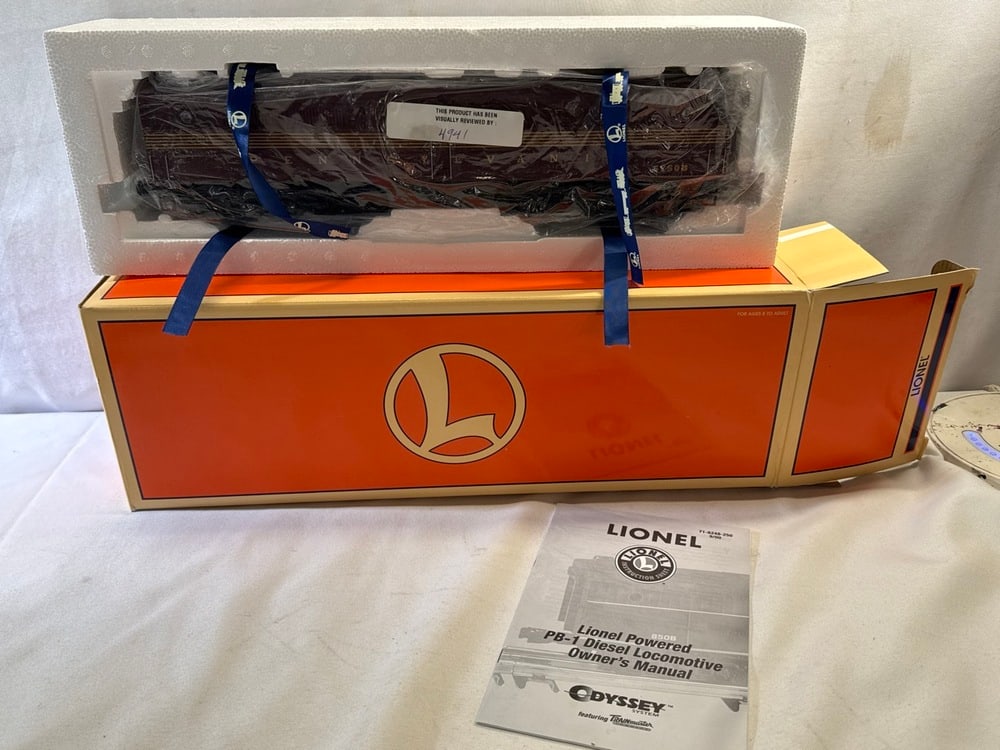 Lionel Pennsylvania Powered PB-1 Diesel Locomotive: Lionel Pennsylvania Powered PB-1 Diesel Locomotive - nib